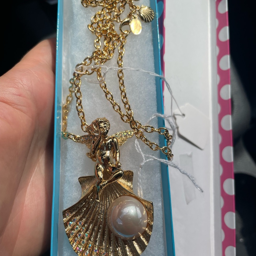 Kirk’s Folly Gold Tone Angel Cherub Shell Pendant Necklace